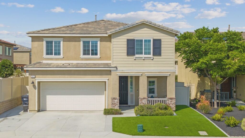 Mid-priced single-family home in Murrieta representing average housing costs in 2025."