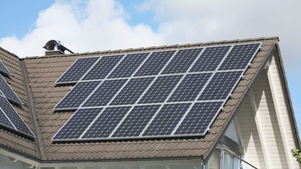 Murrieta home with solar panels, showcasing energy efficiency and utility cost savings.