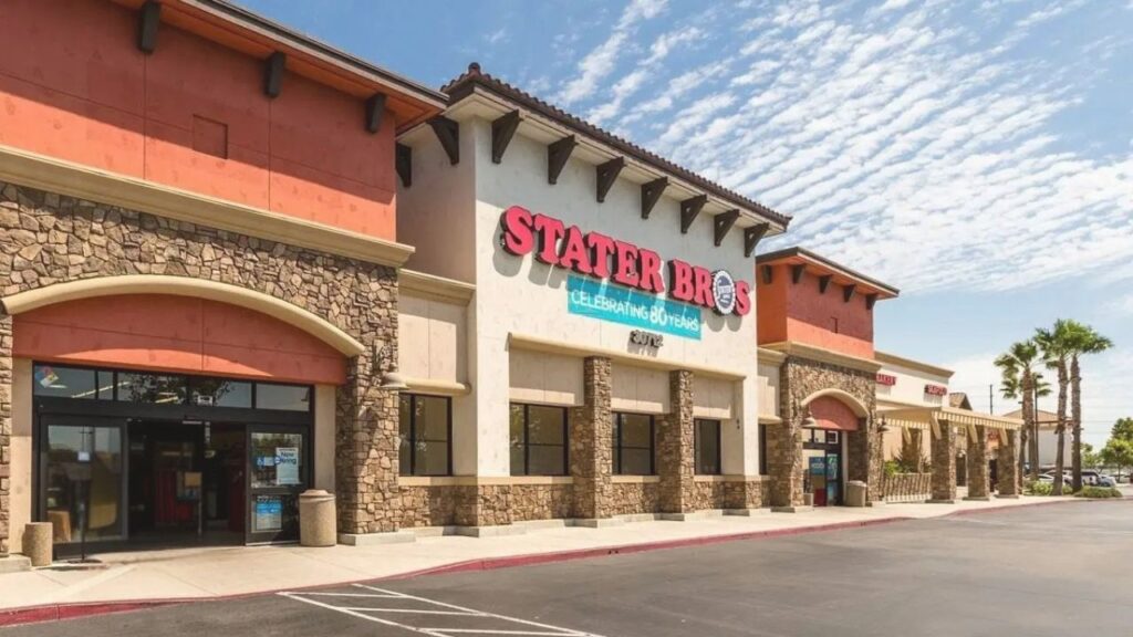 Residents of Winchester enjoying nearby shopping and dining at Menifee Town Center.